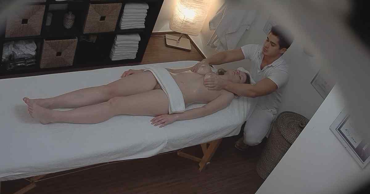 18 Yo Came For A Massage