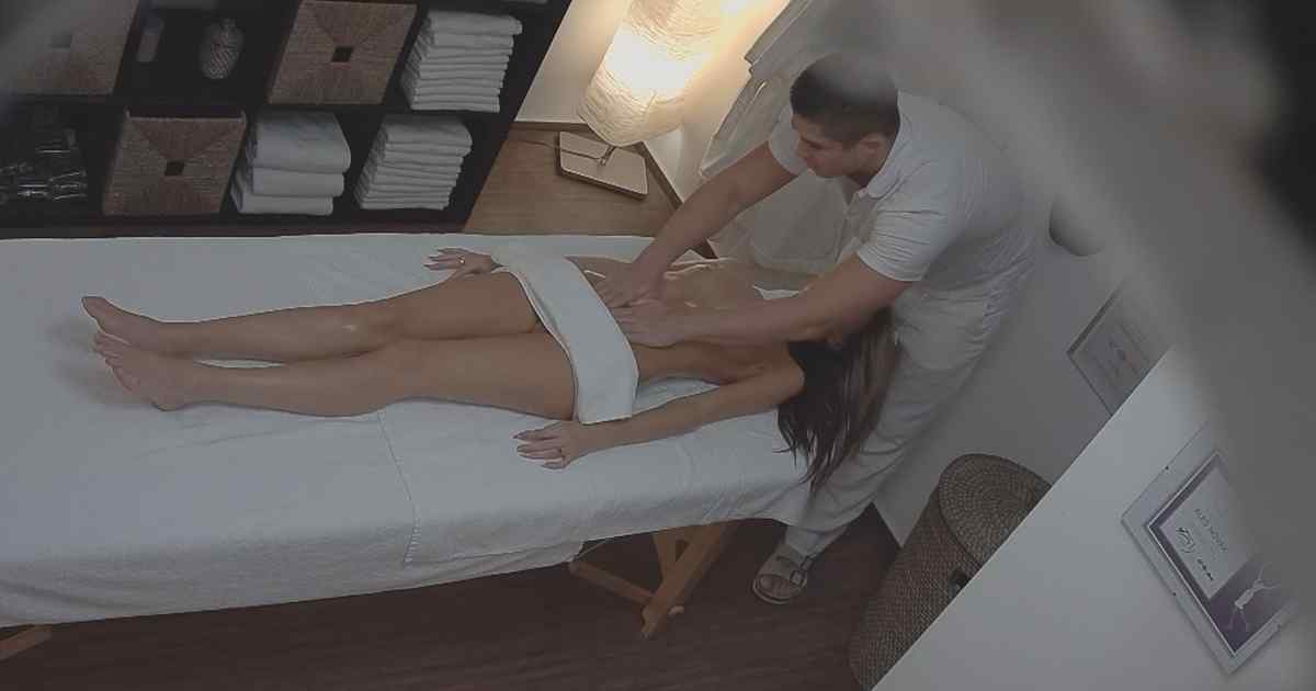 Beauty Gets Her Pussy Massaged