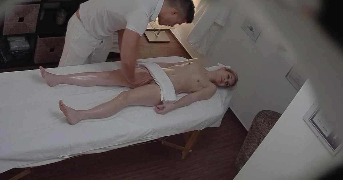 Blonde Came For An Erotic Massage 3