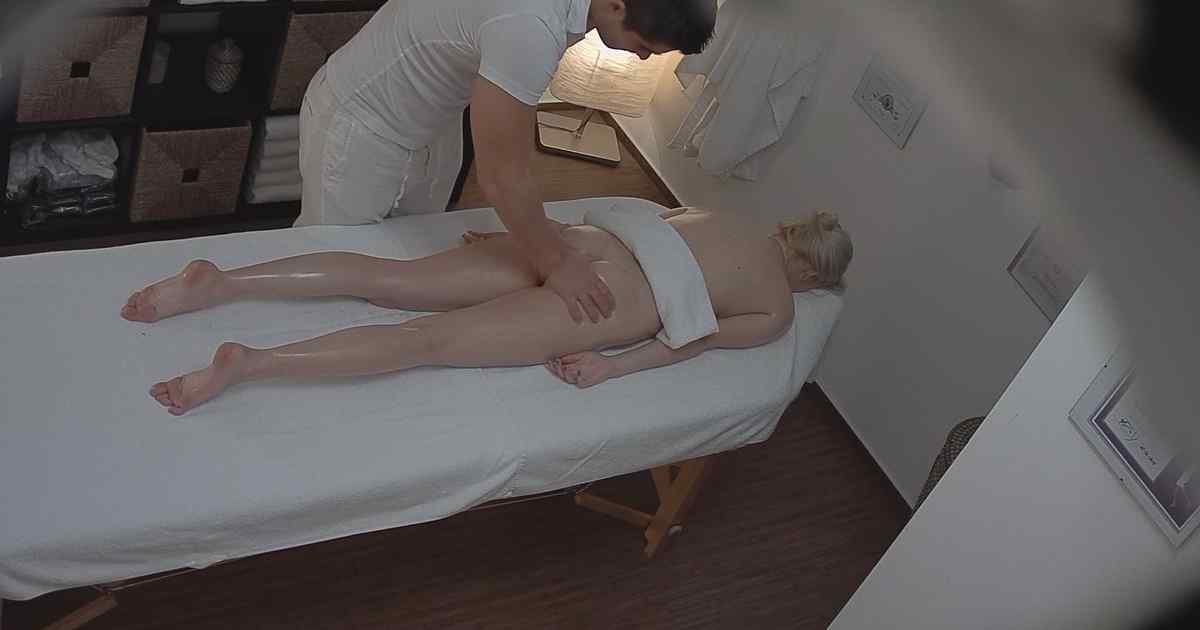 Blonde Came For An Erotic Massage
