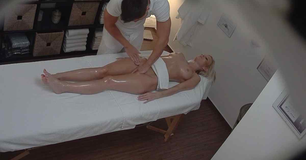 Busty Beauty Came For A Massage