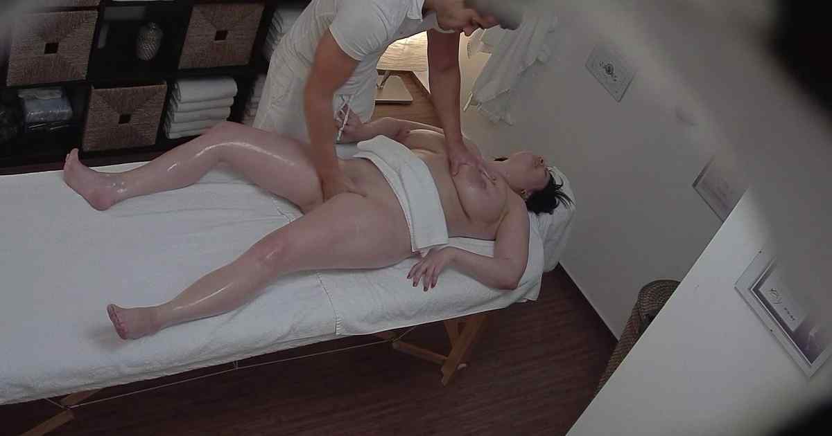 Busty Chubby Jerks The Masseuse Off