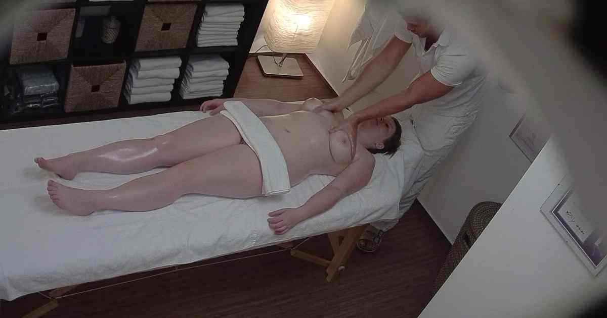 Busty Redhead Gets An Erotic Massage