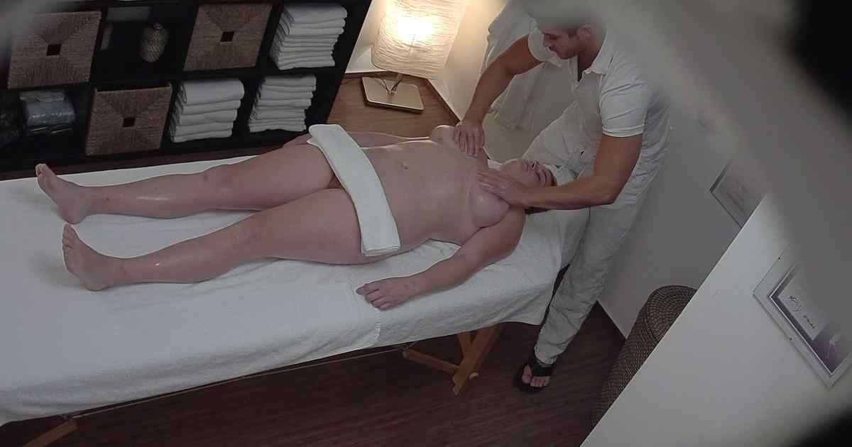 Husky Busty Came For A Massage