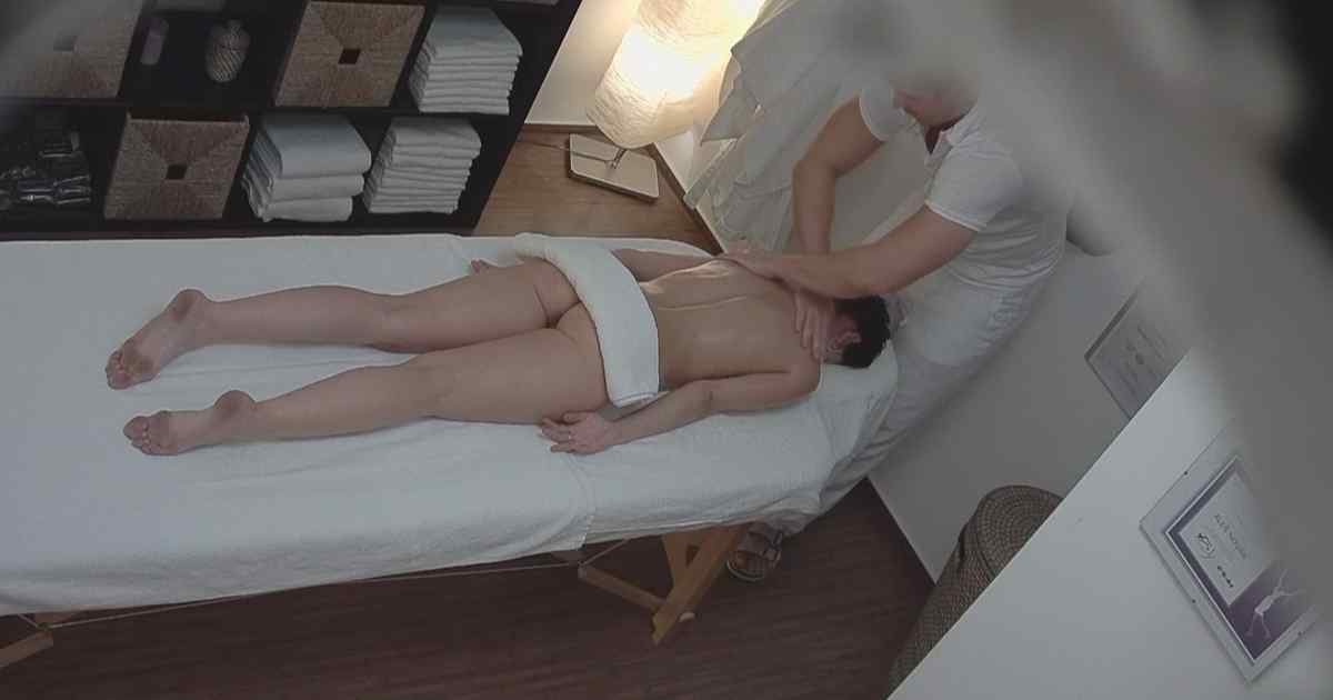 Milf Gets Her Pussy Massaged