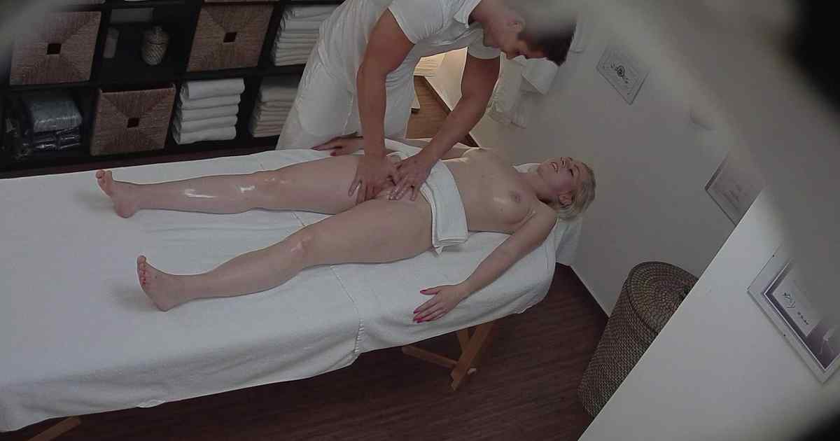 Sexy Blonde Came For A Massage