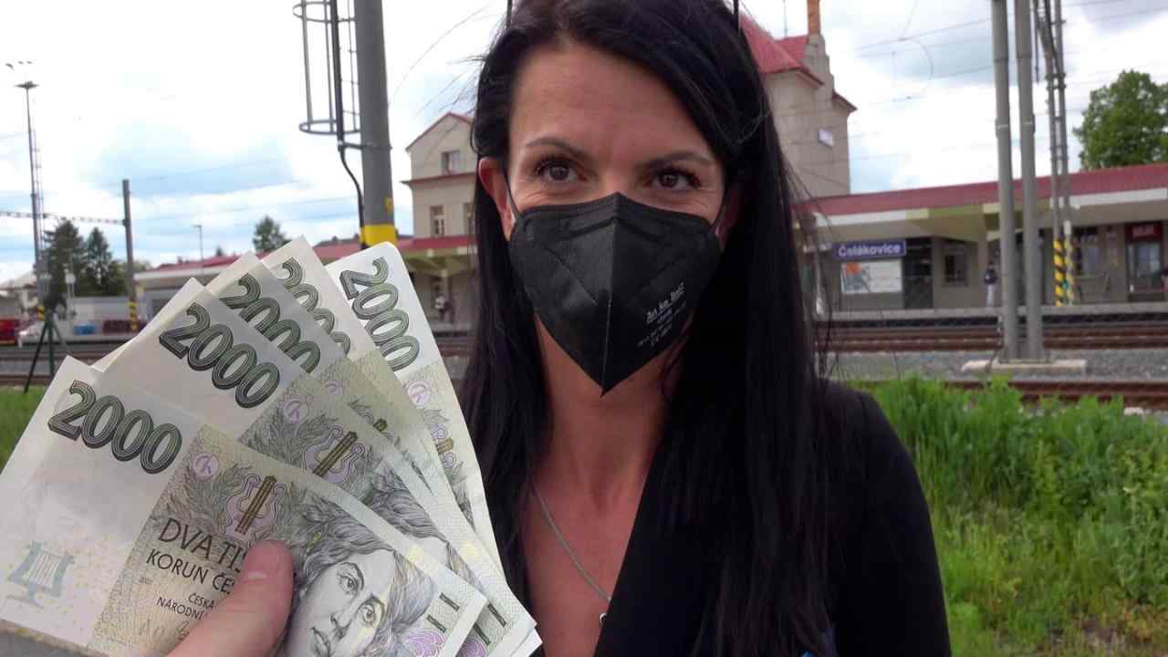 Milf Walking On Public With Vibrator